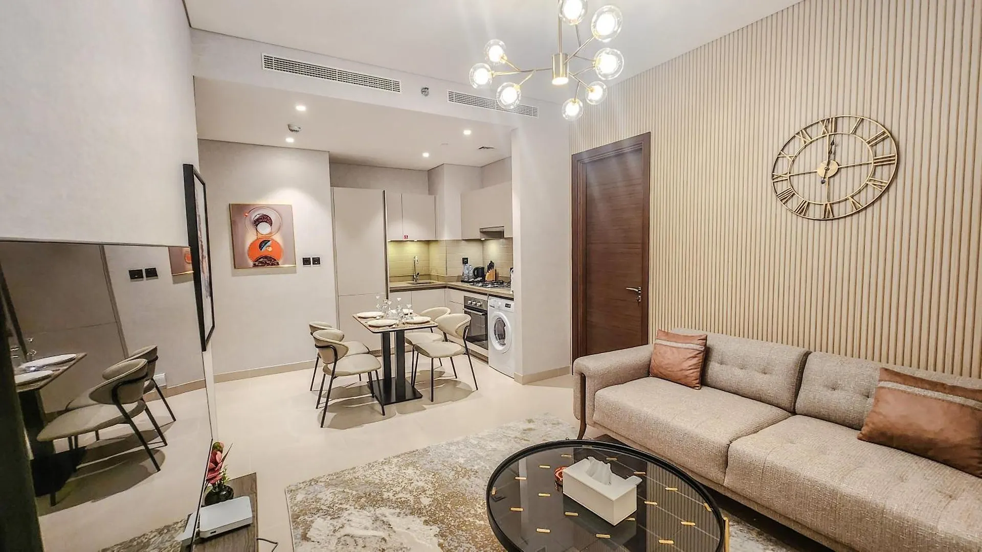 Stay By Latinem Luxury 2Br Holiday Home Cvr A208 Near Burj Khalifa Dubai